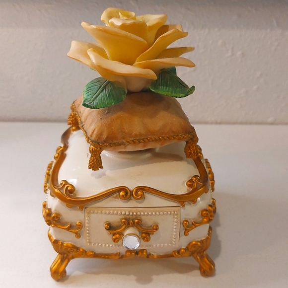 Avon Other - AVON Eternal Rose Music Box with Floral Accent